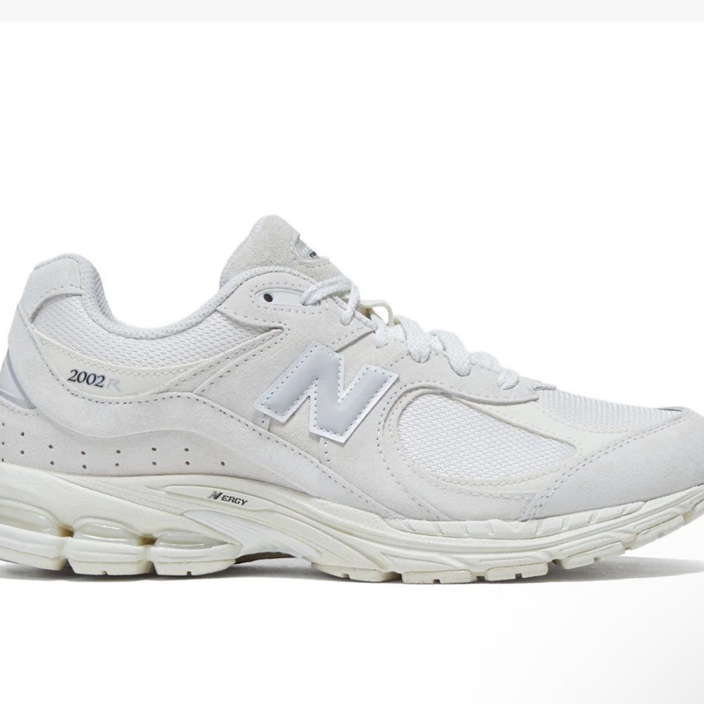 New Balance 2002R Men's Off-White / Light Gray Sneakers